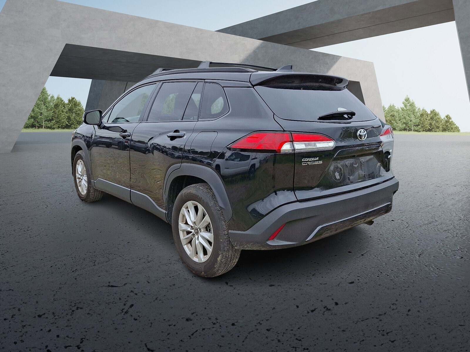 2022 Toyota Corolla Cross LE photo 3
