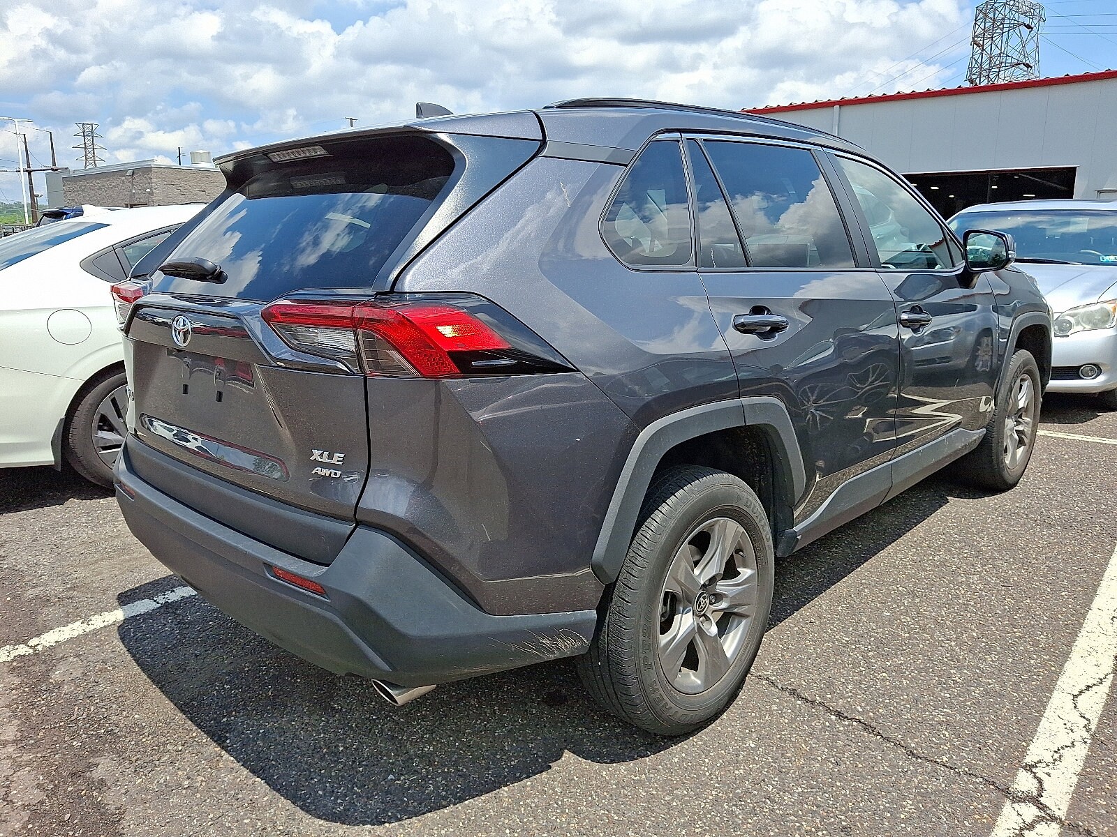 2024 Toyota RAV4 XLE photo 4
