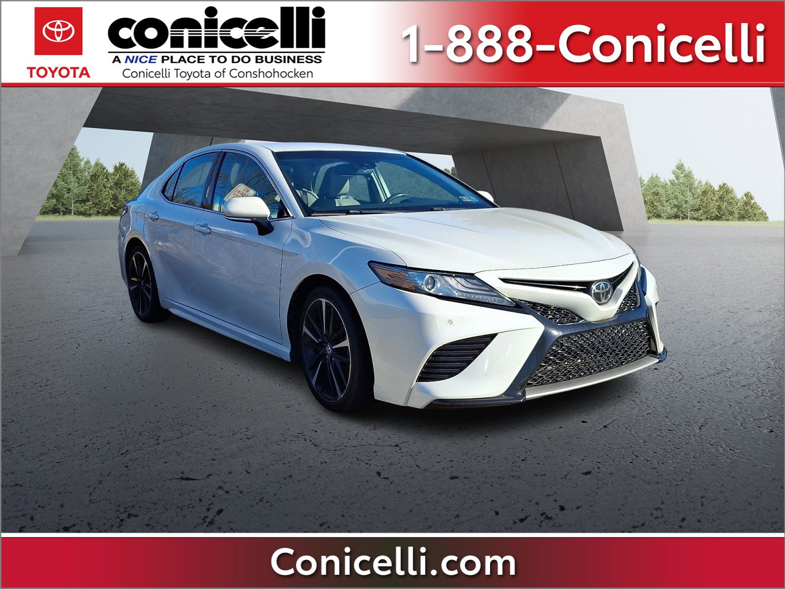 2018 Toyota Camry XSE's photo