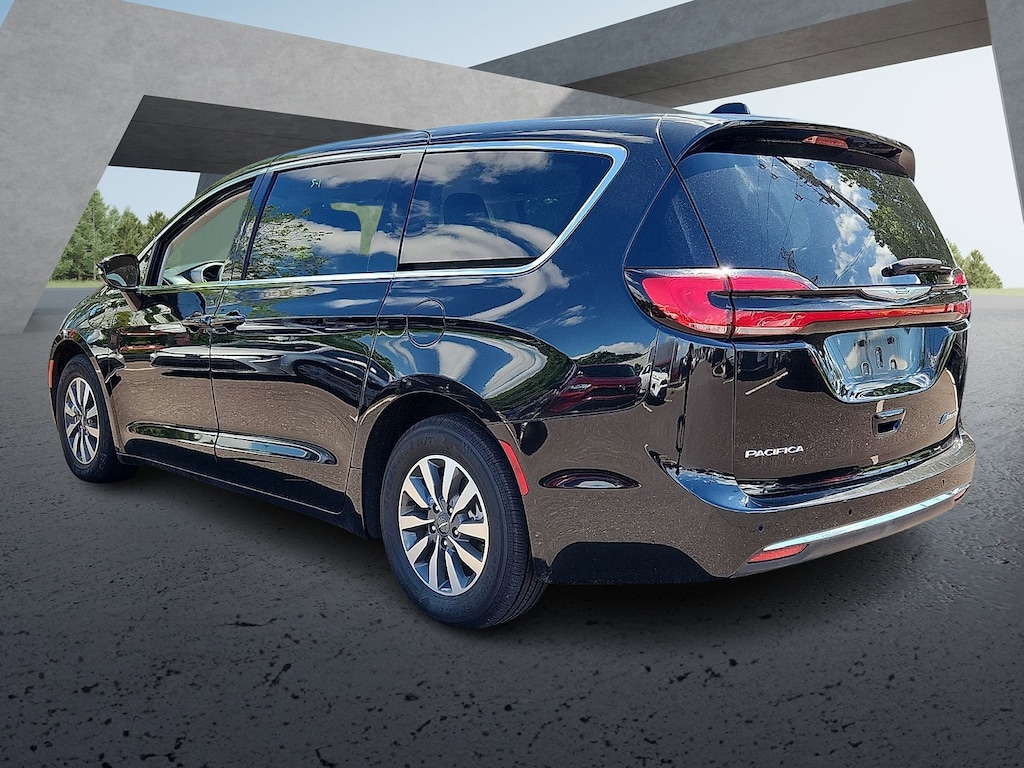 Used 2024 Chrysler Pacifica Hybrid Select Minivan