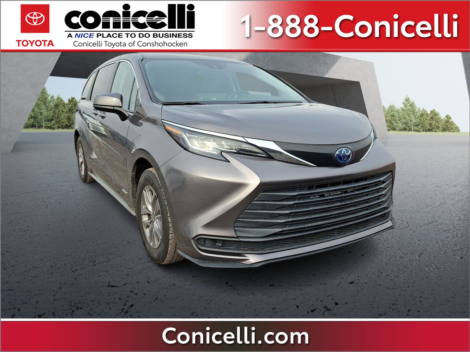 2021 Toyota Sienna LE's photo