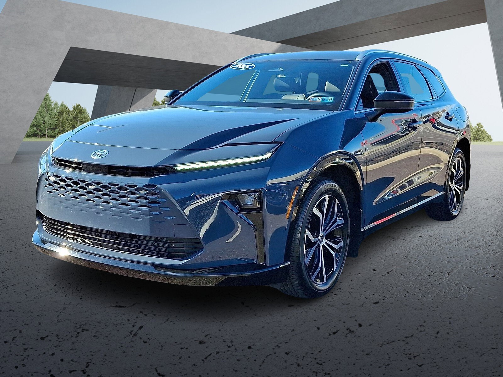 2025 Toyota Crown Signia XLE photo 3