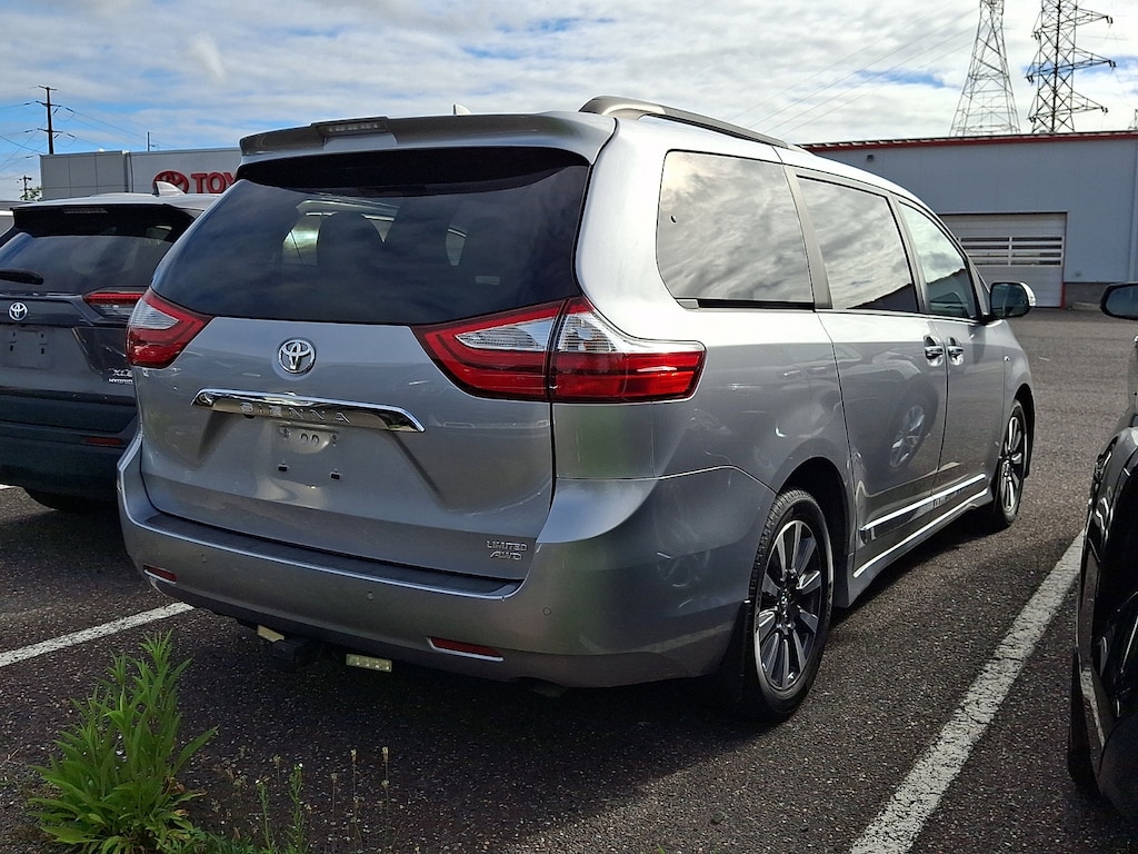 Used 2018 Toyota Sienna Limited Premium Minivan