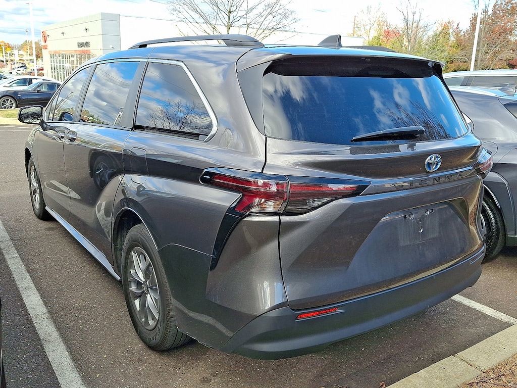 Certified 2024 Toyota Sienna LE Minivan