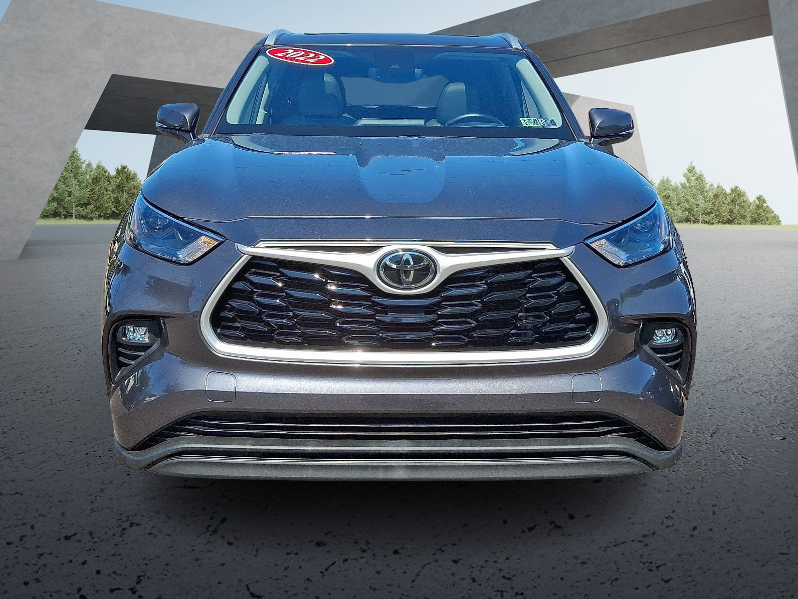 Used 2022 Toyota Highlander XLE with VIN 5TDGZRBH5NS214272 for sale in Conshohocken, PA