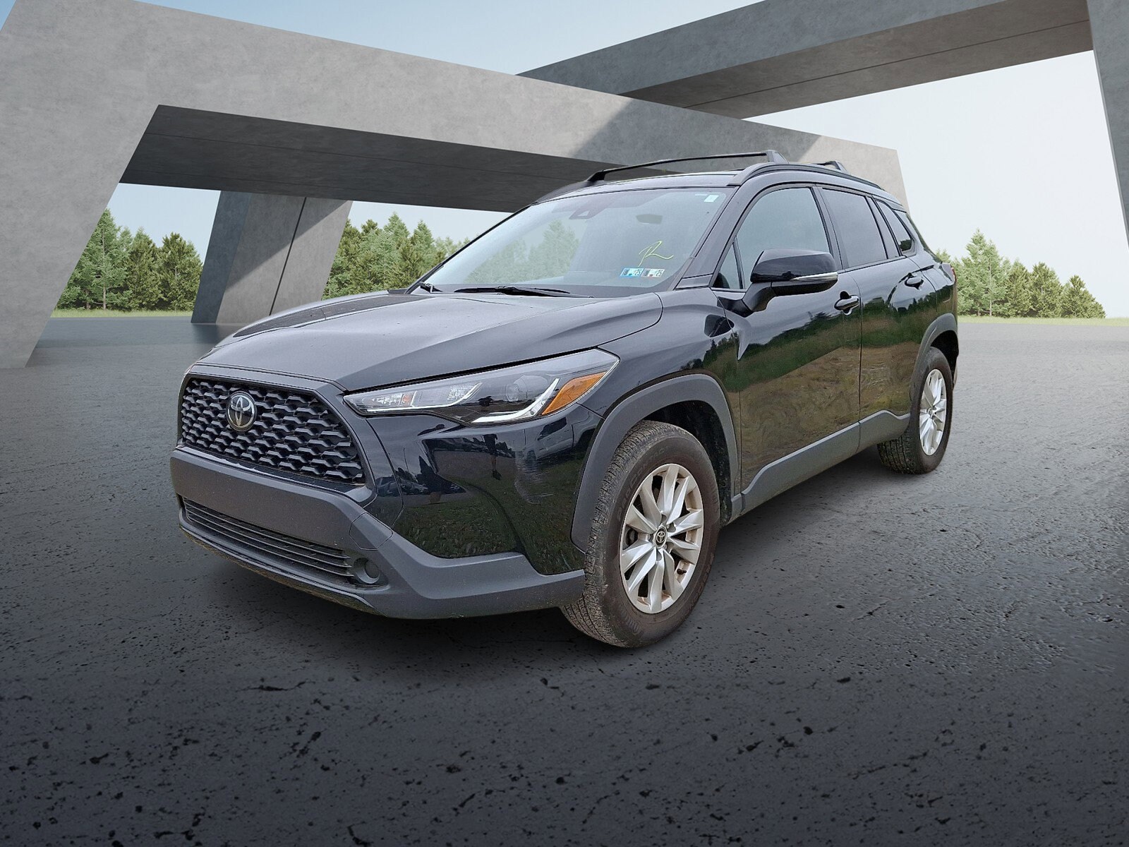 2022 Toyota Corolla Cross LE photo 2