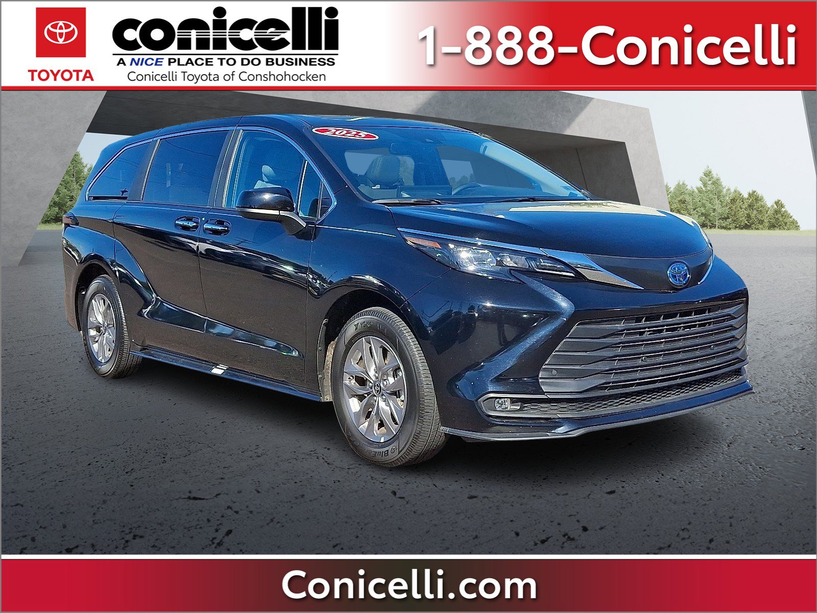 2025 Toyota Sienna XLE's photo