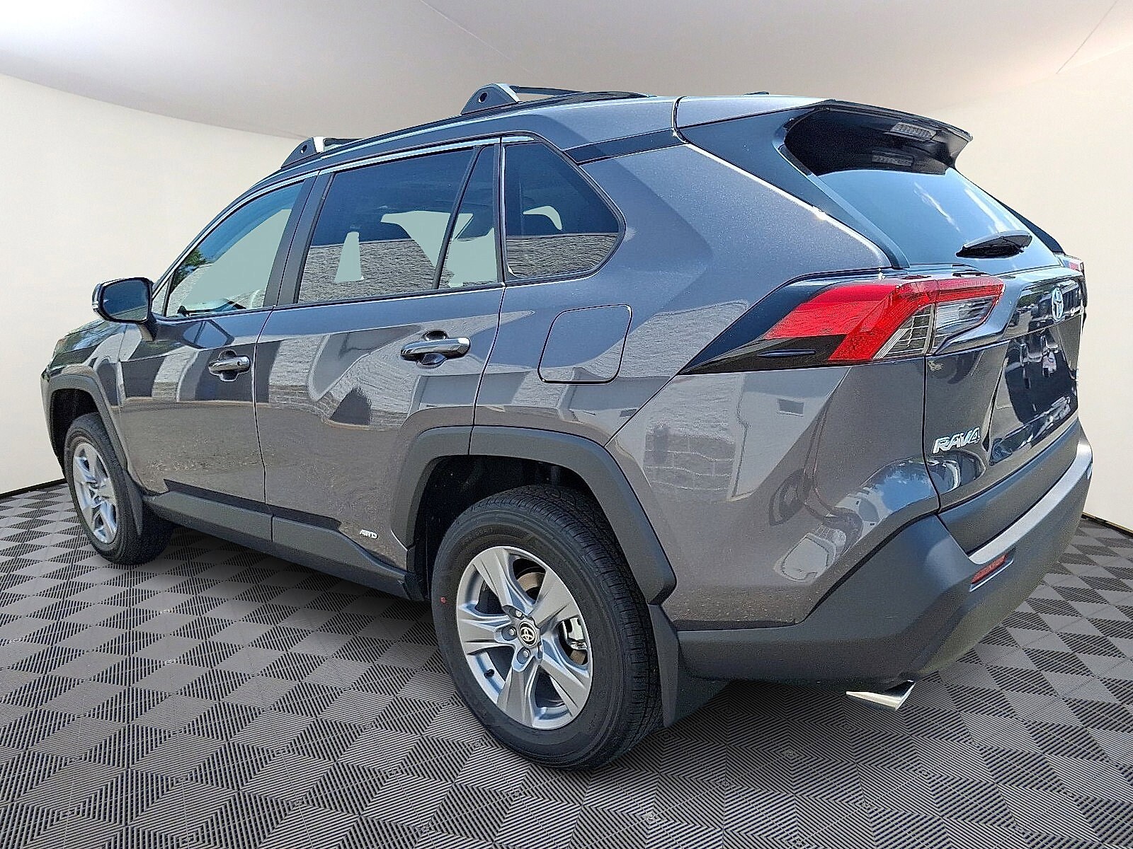 2025 Toyota RAV4 Hybrid XLE photo 2