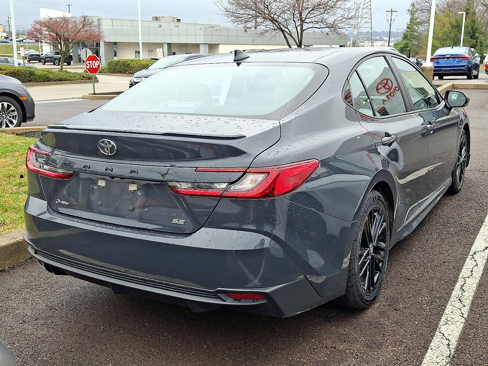 2025 Toyota Camry SE photo 3