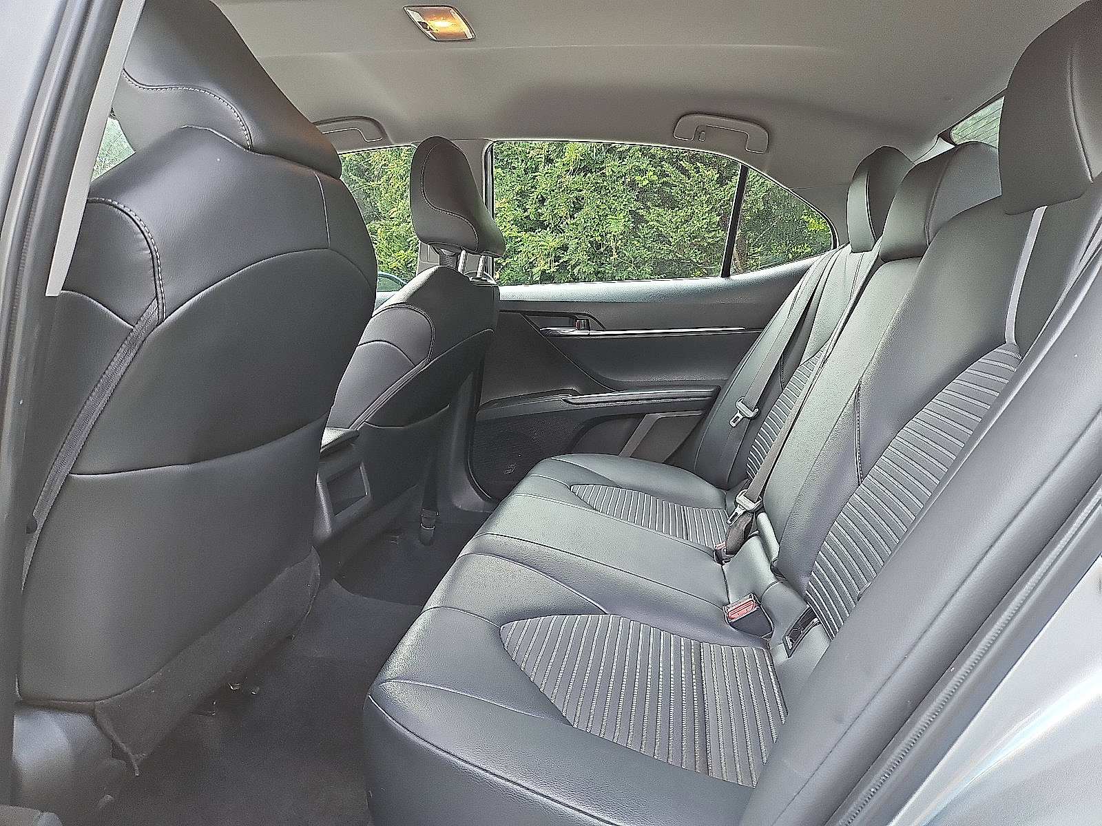 2023 Toyota Camry SE - Photo 10