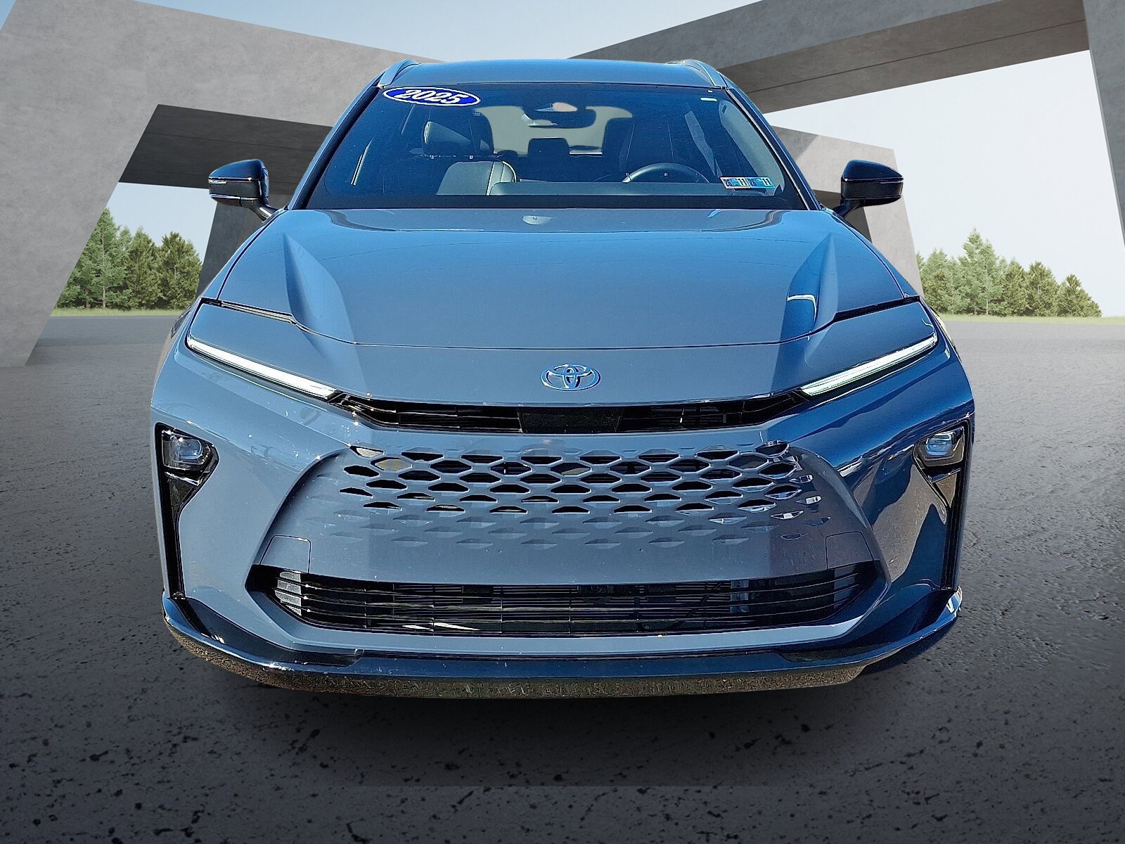 2025 Toyota Crown Signia XLE photo 2