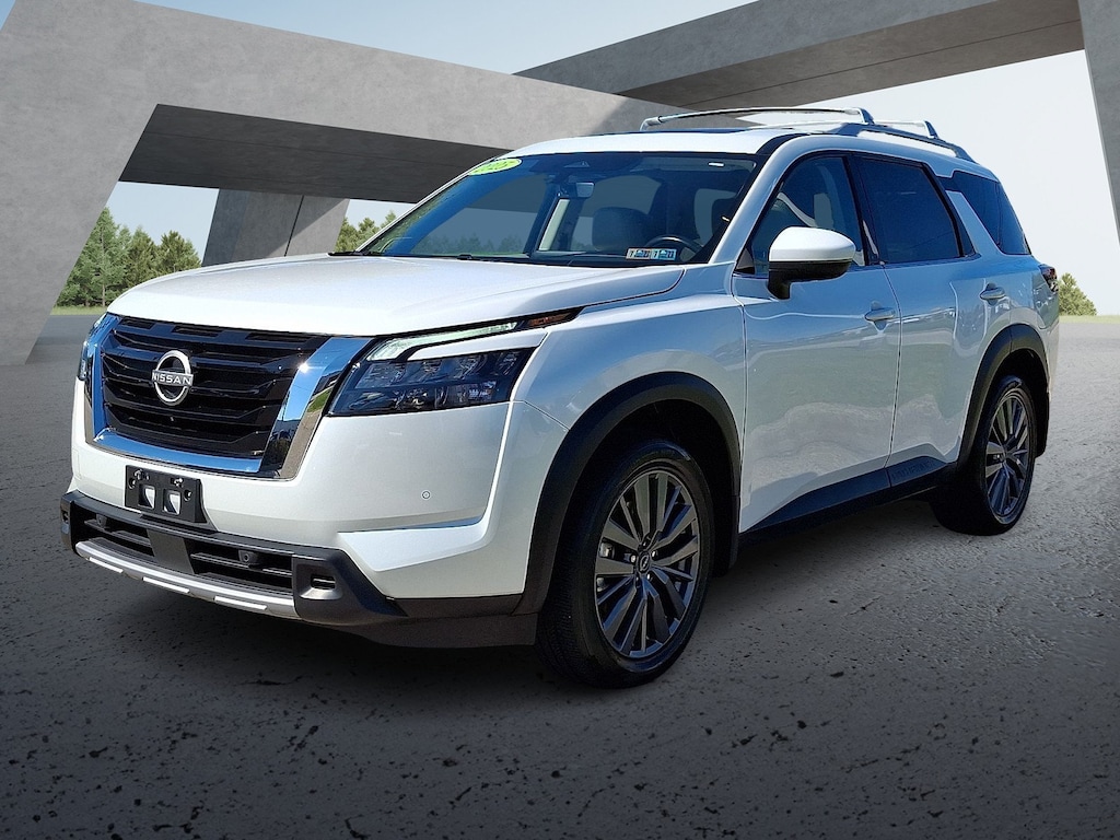 Used 2025 Nissan Pathfinder SL Sport Utility