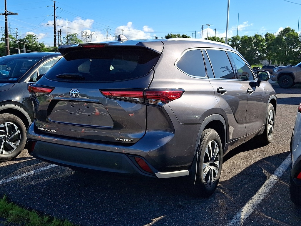 Used 2022 Toyota Highlander XLE Sport Utility