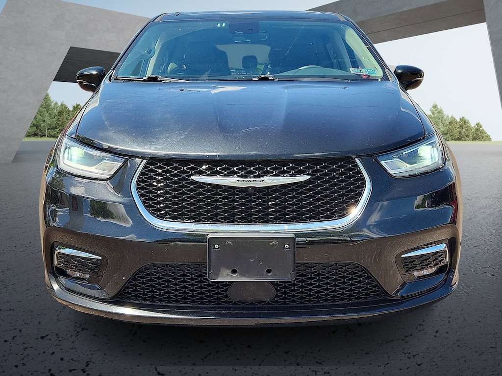 Used 2024 Chrysler Pacifica Hybrid Select Minivan