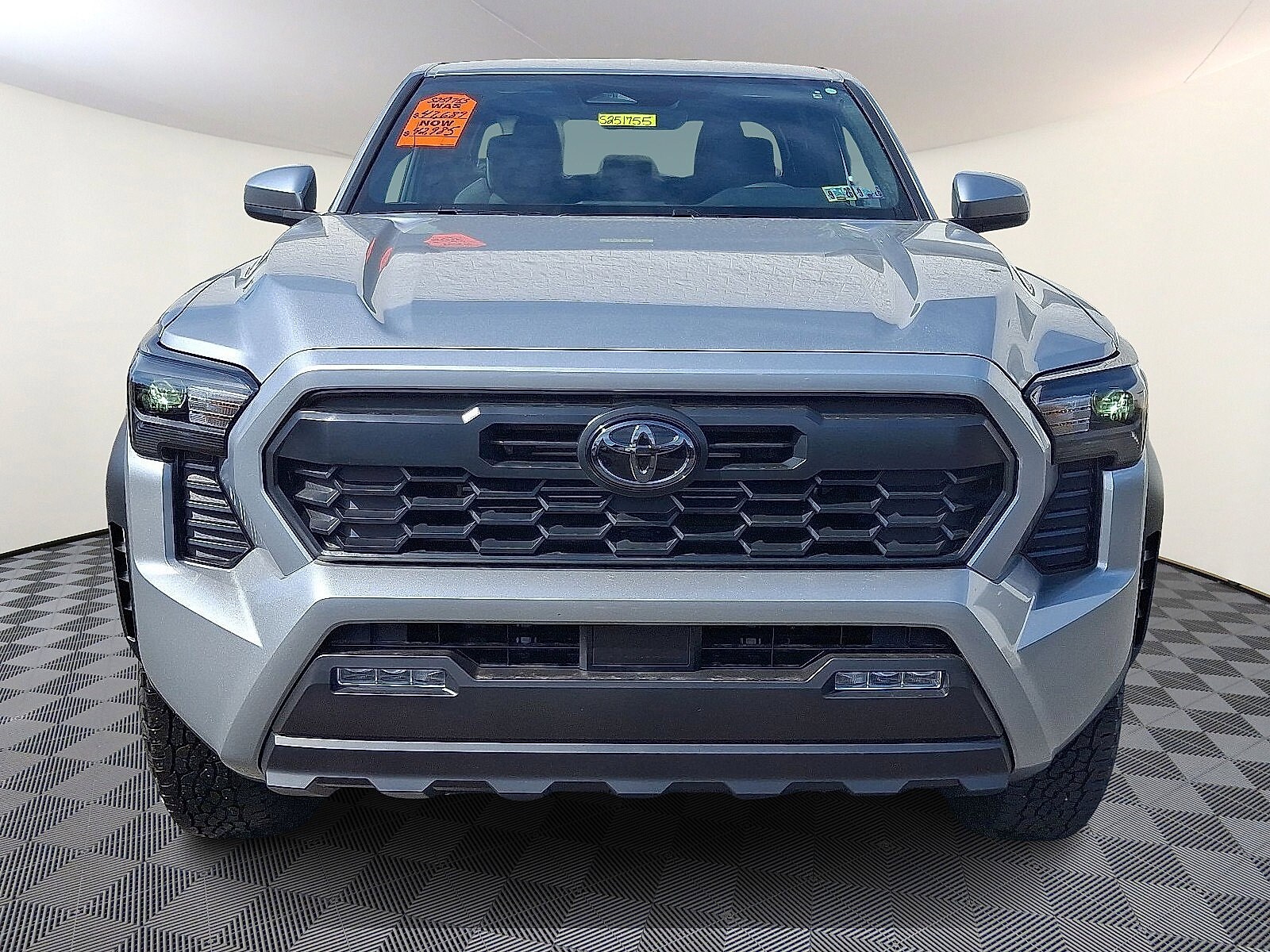 2025 Toyota Tacoma TRD Off-Road Double Cab photo 2