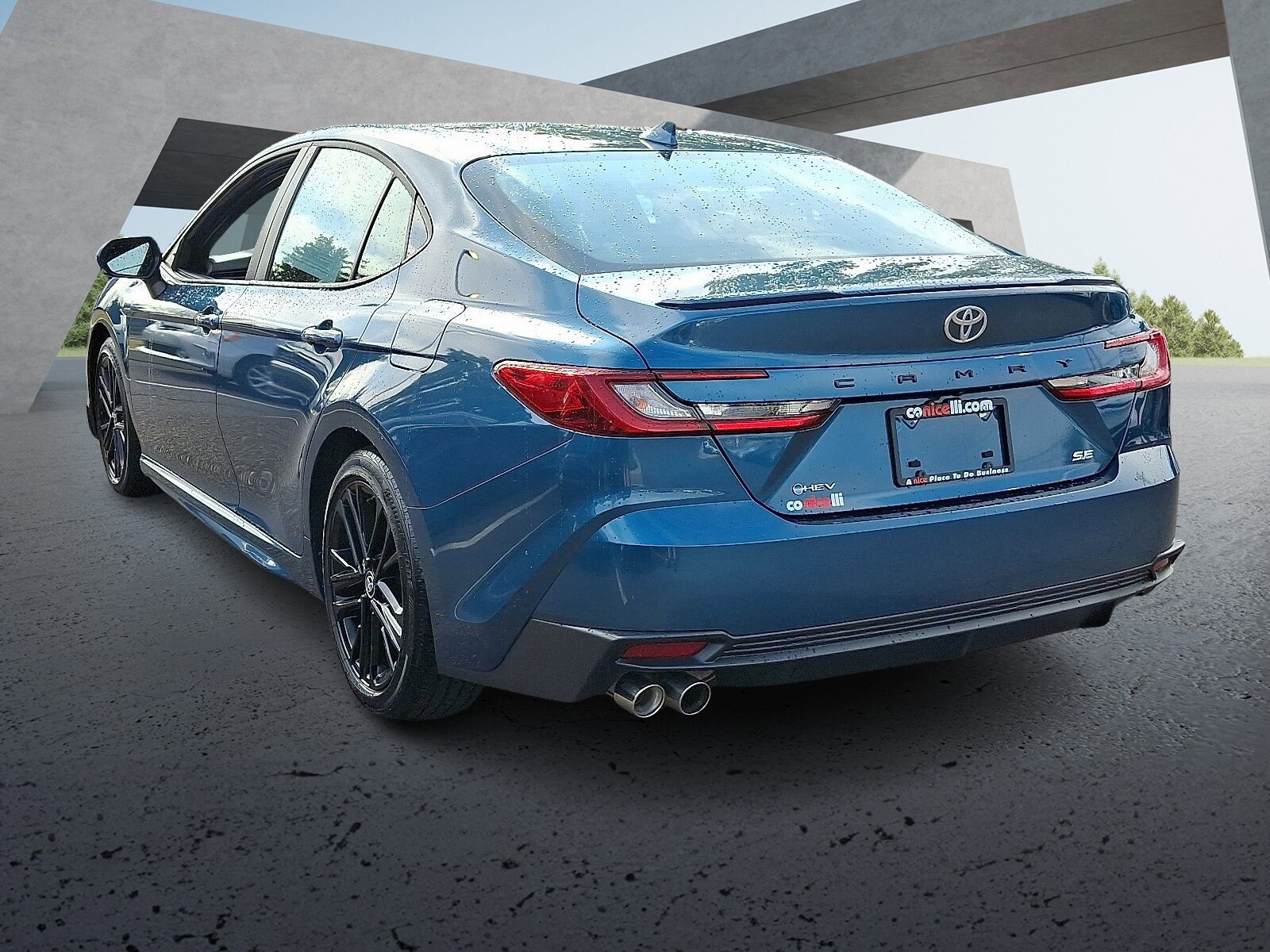 2025 Toyota Camry SE Hybrid photo 4