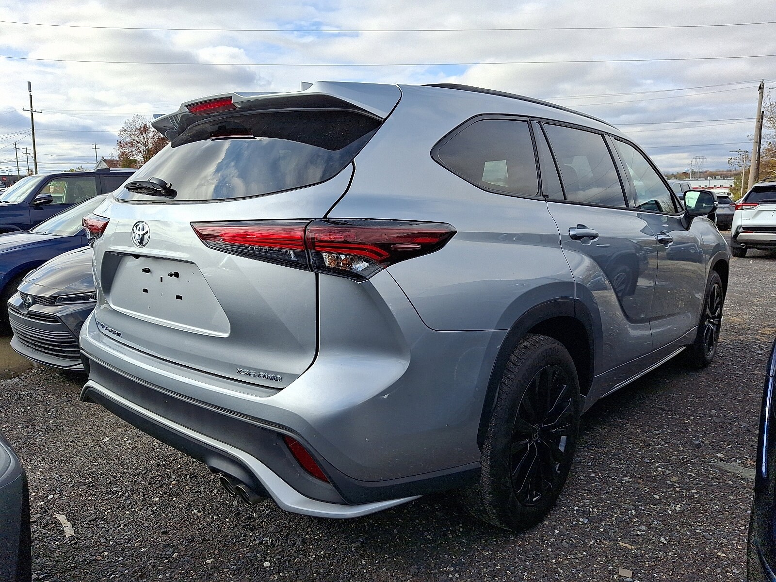 2025 Toyota Highlander XSE photo 4