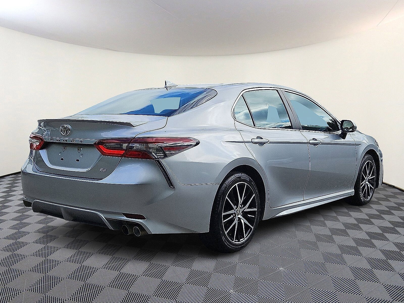 2023 Toyota Camry SE - Photo 6