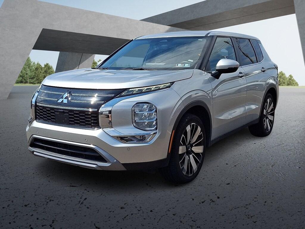 Used 2025 Mitsubishi Outlander SE Sport Utility