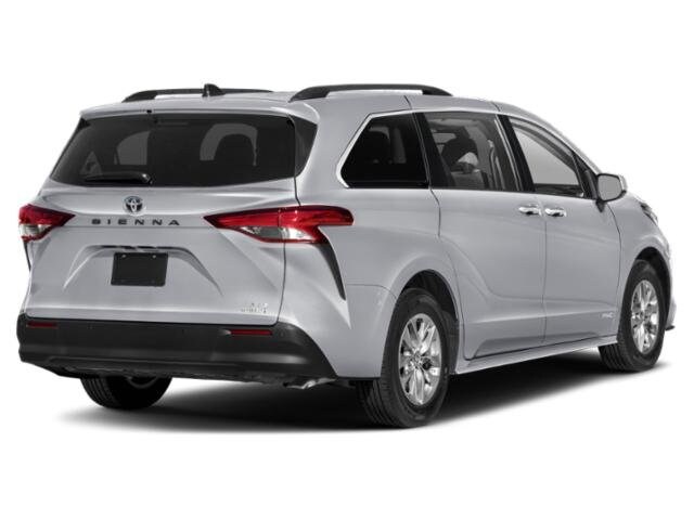2025 Toyota Sienna XLE photo 2