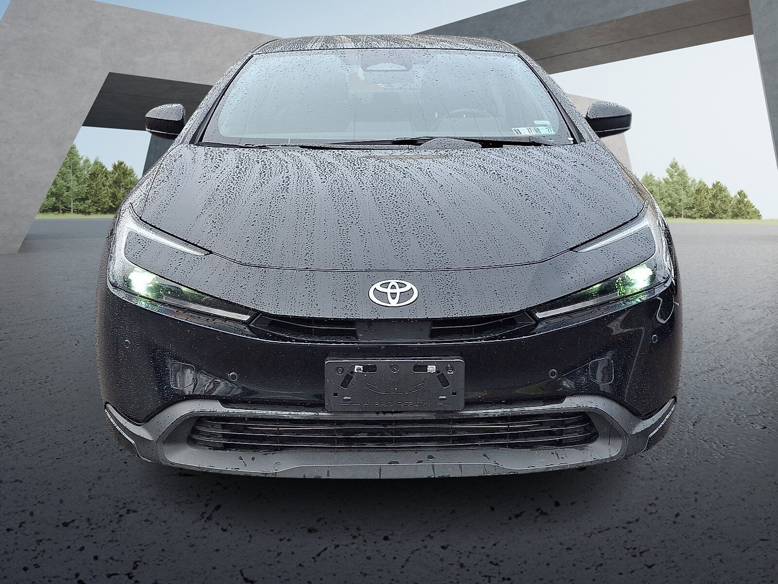 2024 Toyota Prius LE photo 2