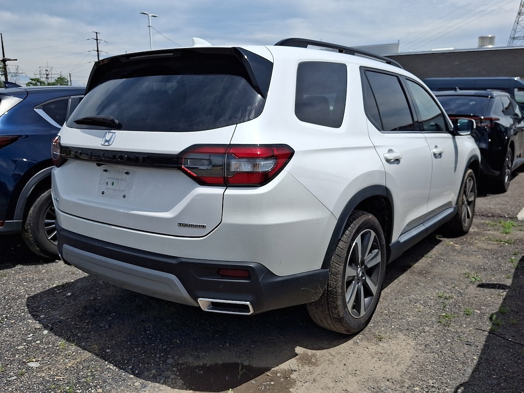 Used 2024 Honda Pilot Touring Sport Utility