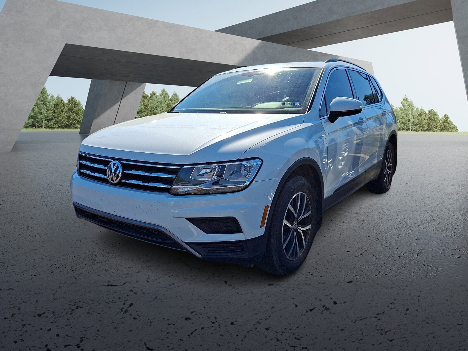 2019 Volkswagen Tiguan SE photo 2