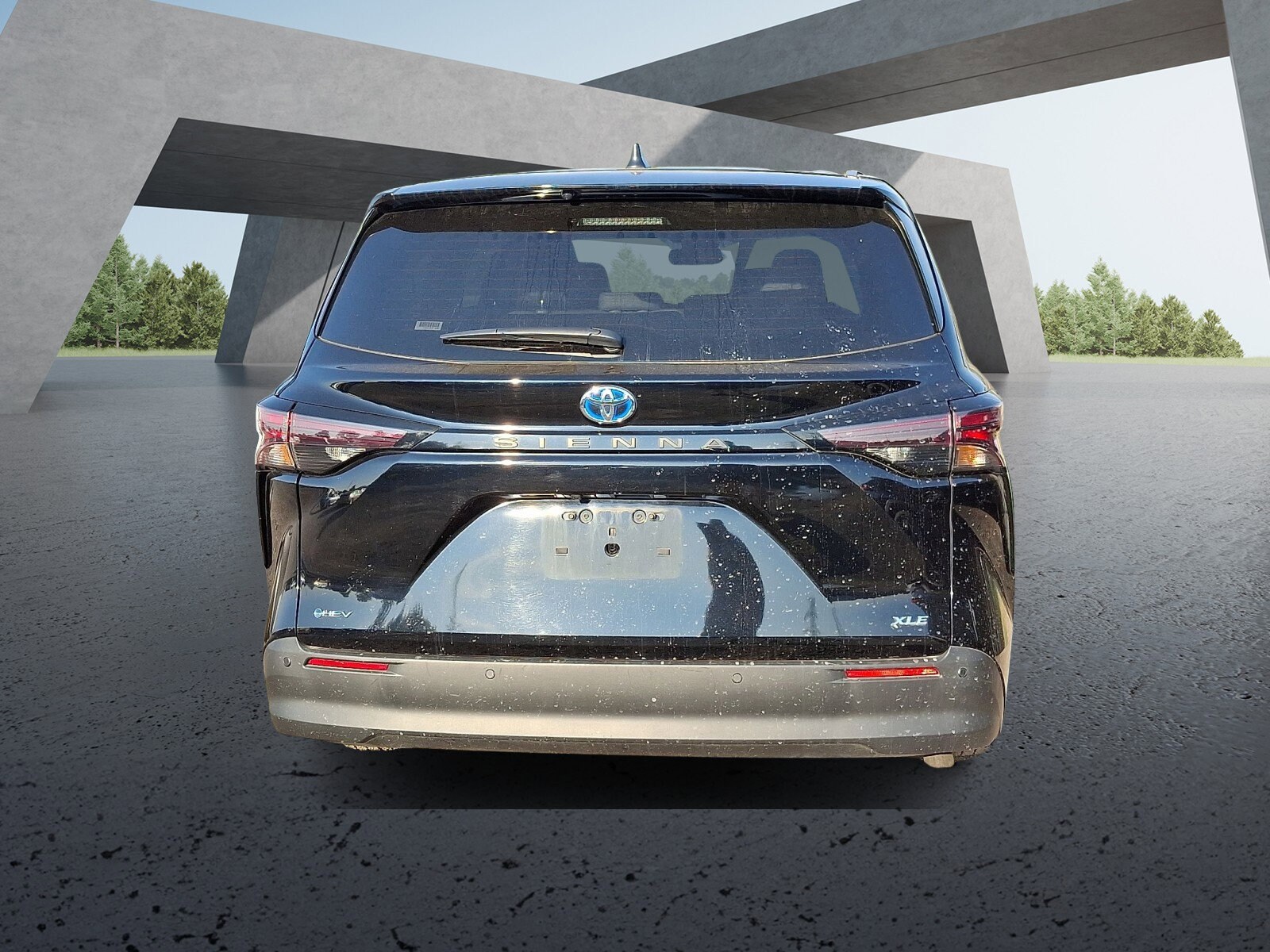 2025 Toyota Sienna XLE photo 2