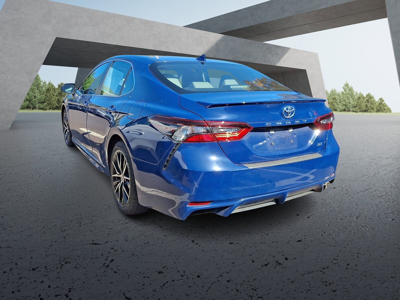 2023 Toyota Camry SE photo 3
