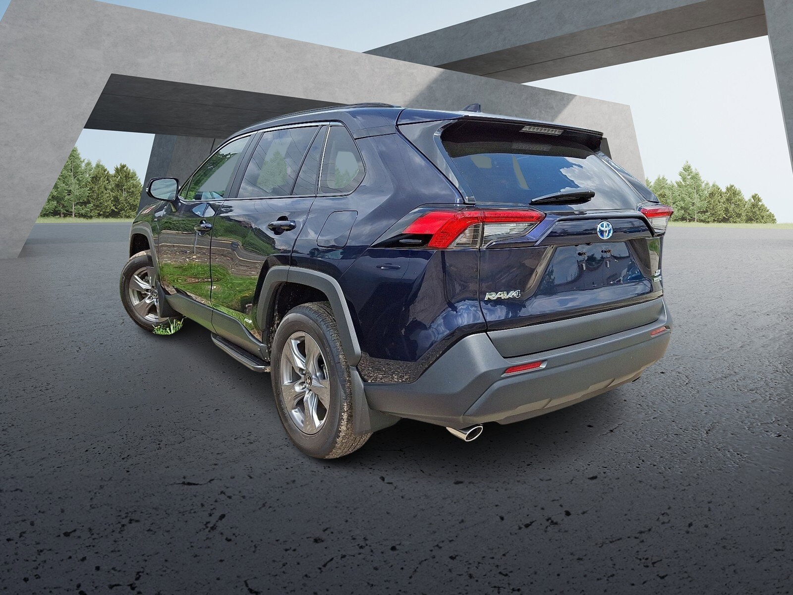 2024 Toyota RAV4 Hybrid XLE photo 3