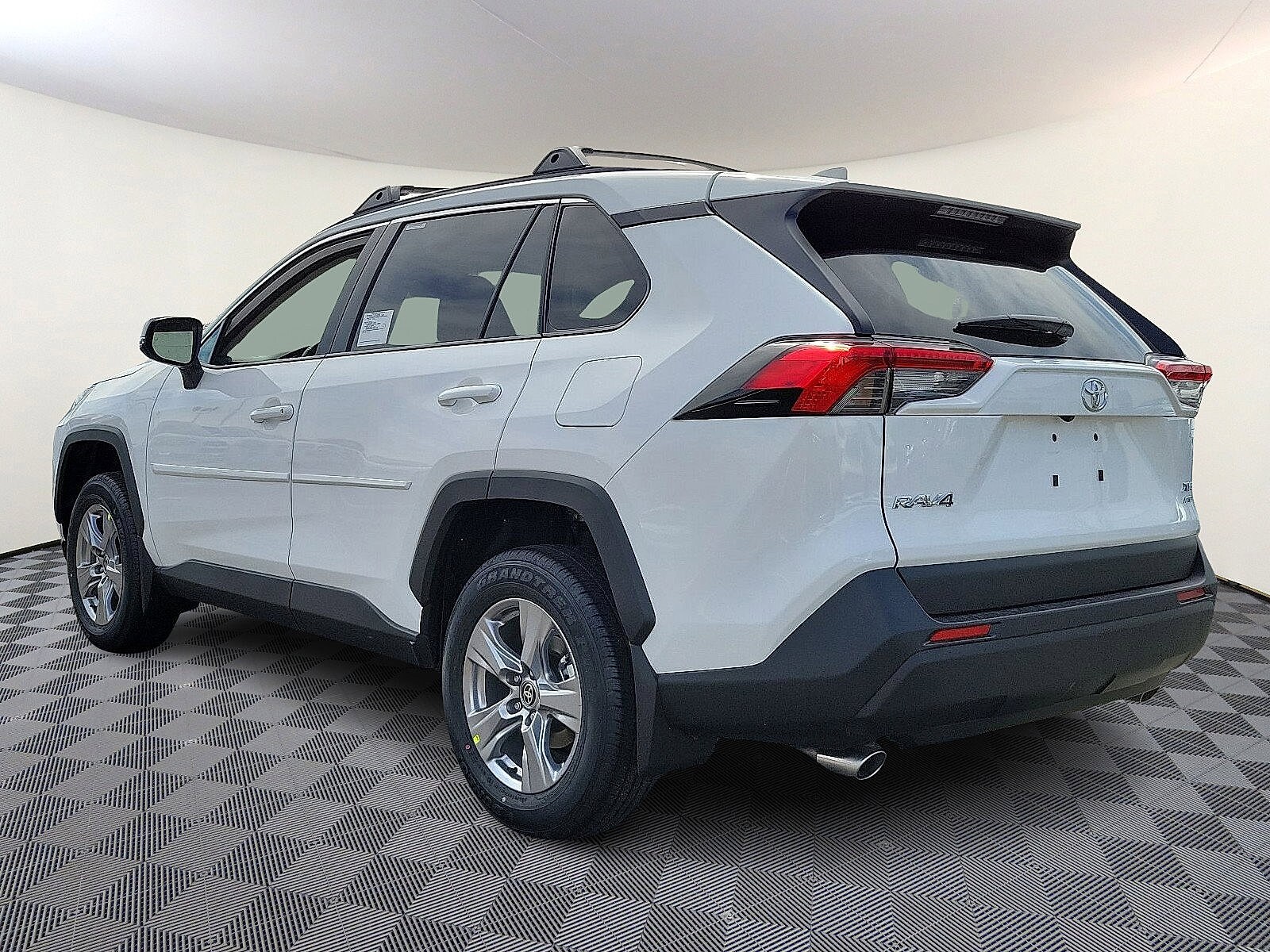 2025 Toyota RAV4 XLE photo 3