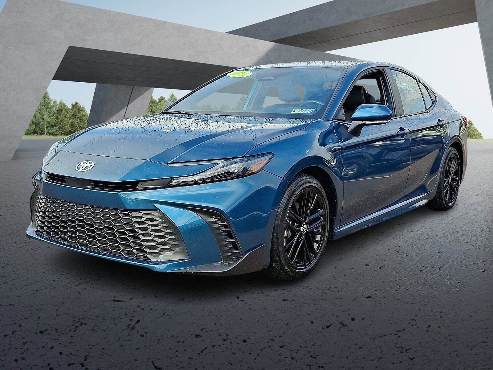 2025 Toyota Camry SE Hybrid photo 3
