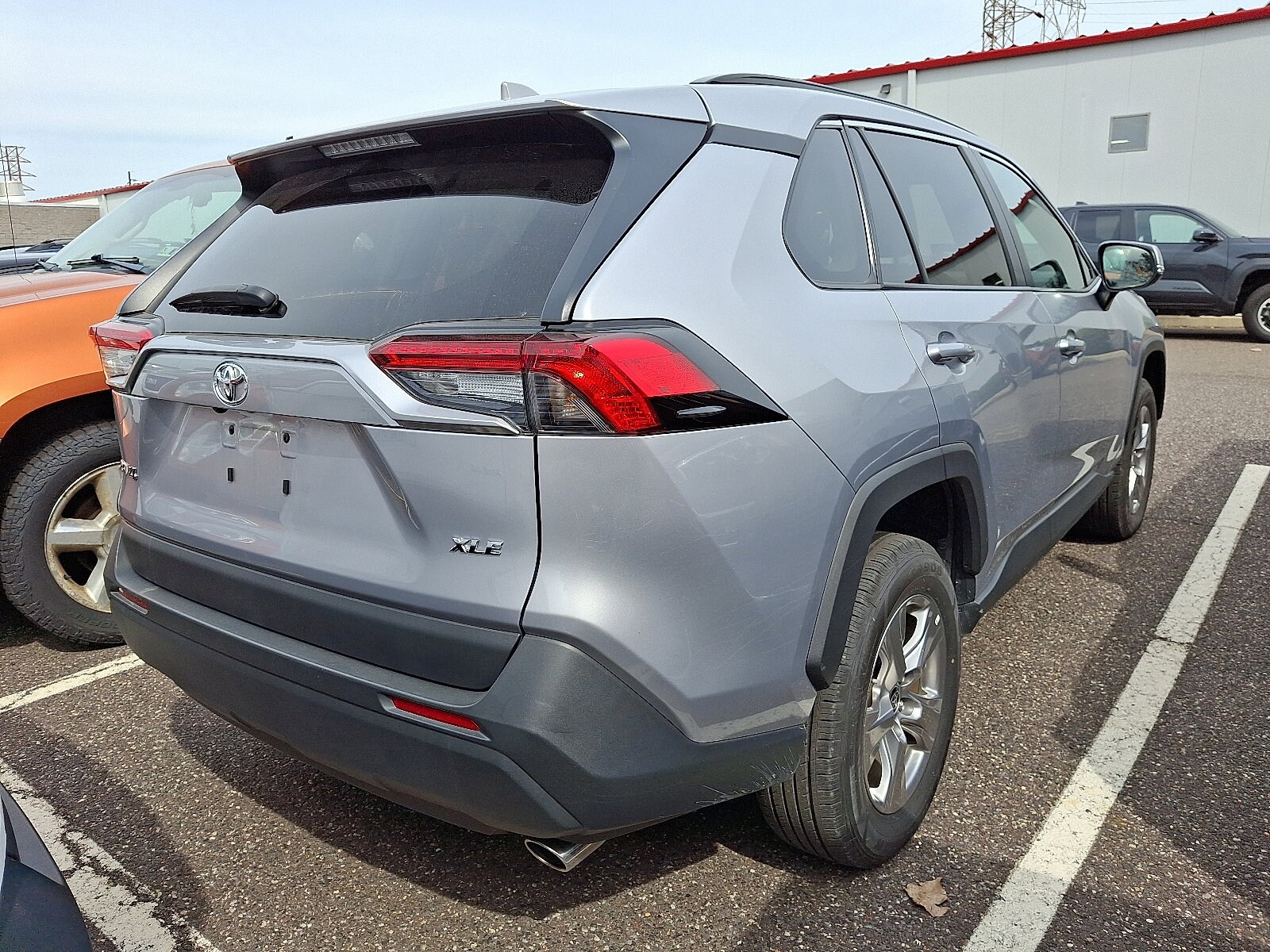 2024 Toyota RAV4 XLE photo 4