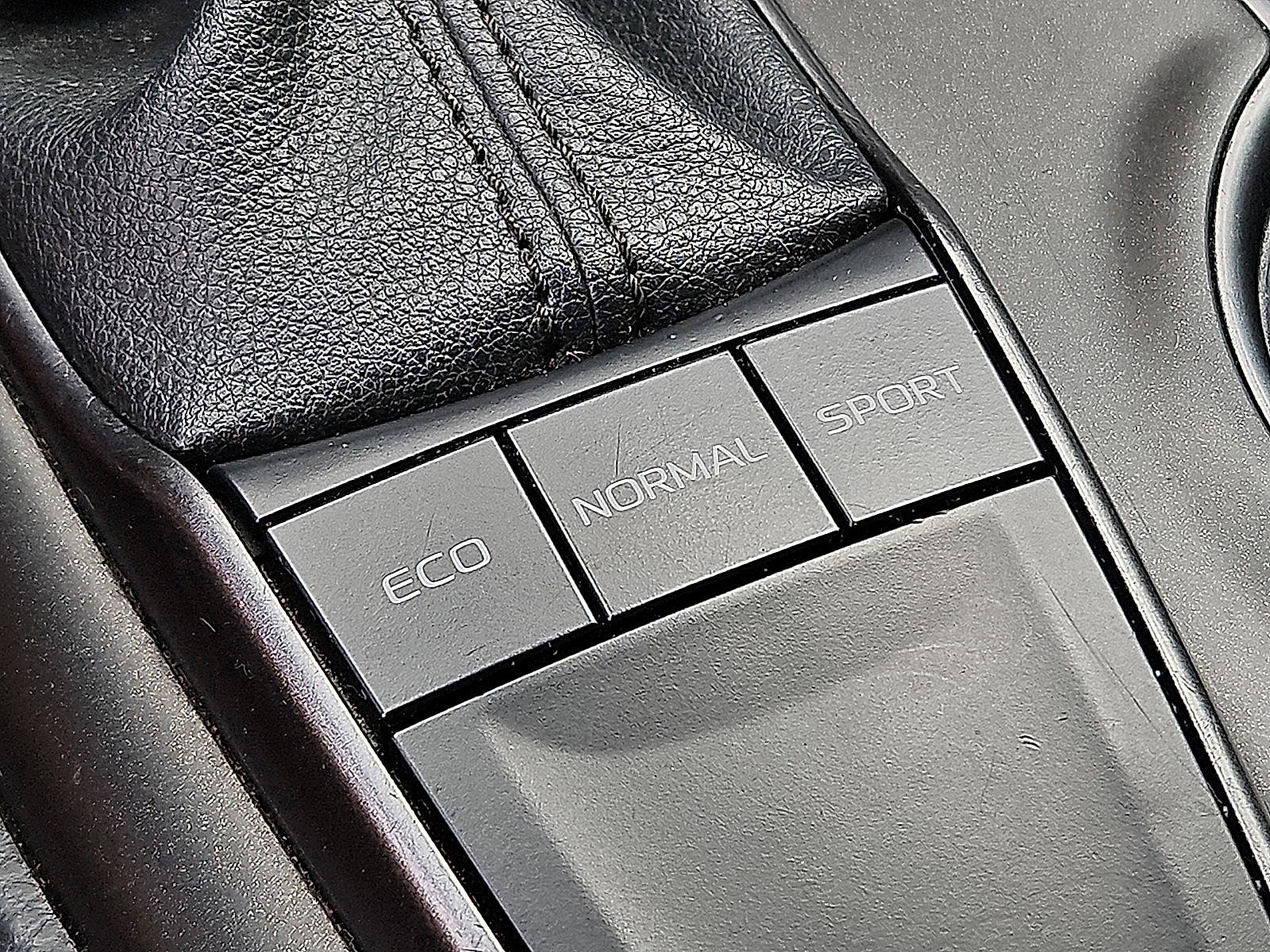 2023 Toyota Camry SE - Photo 23