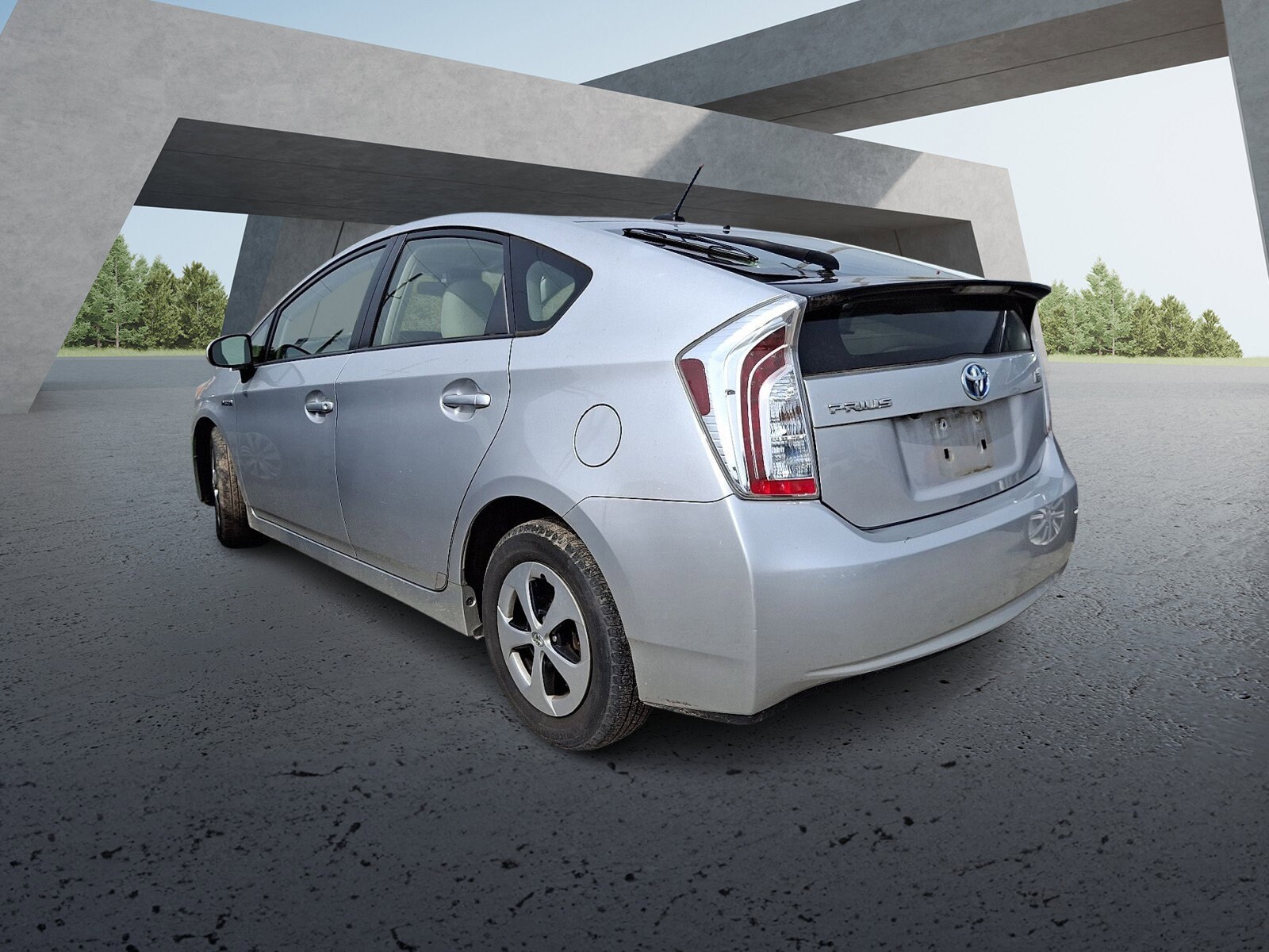 2013 Toyota Prius Three photo 3