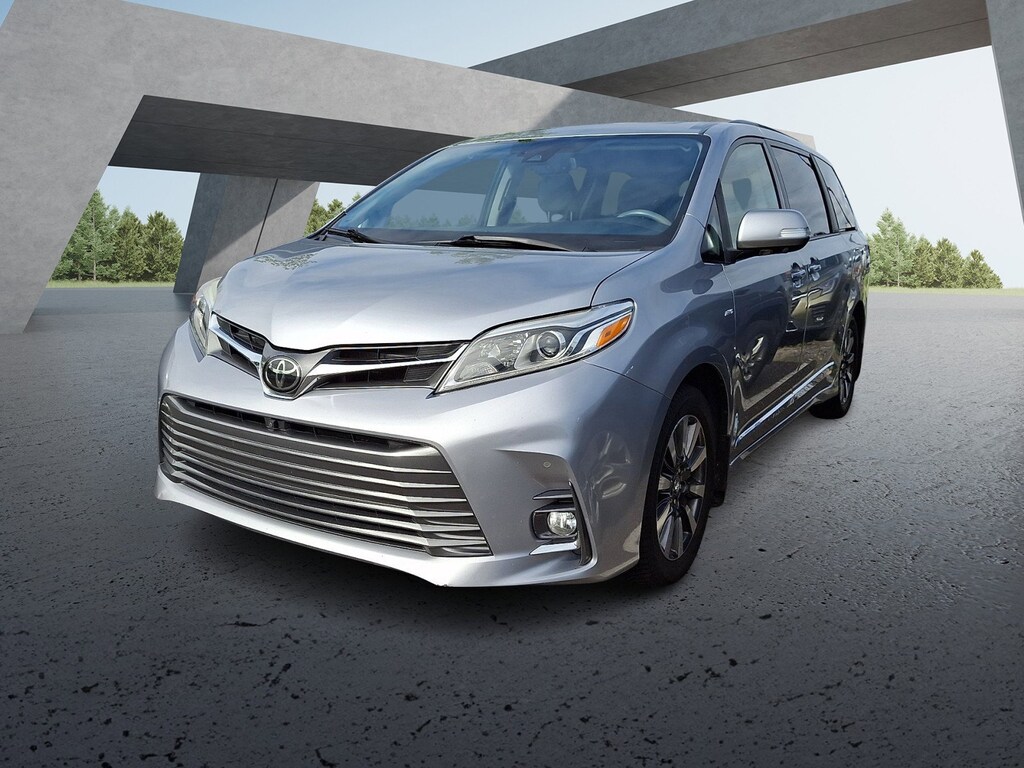 Used 2018 Toyota Sienna Limited Premium Minivan