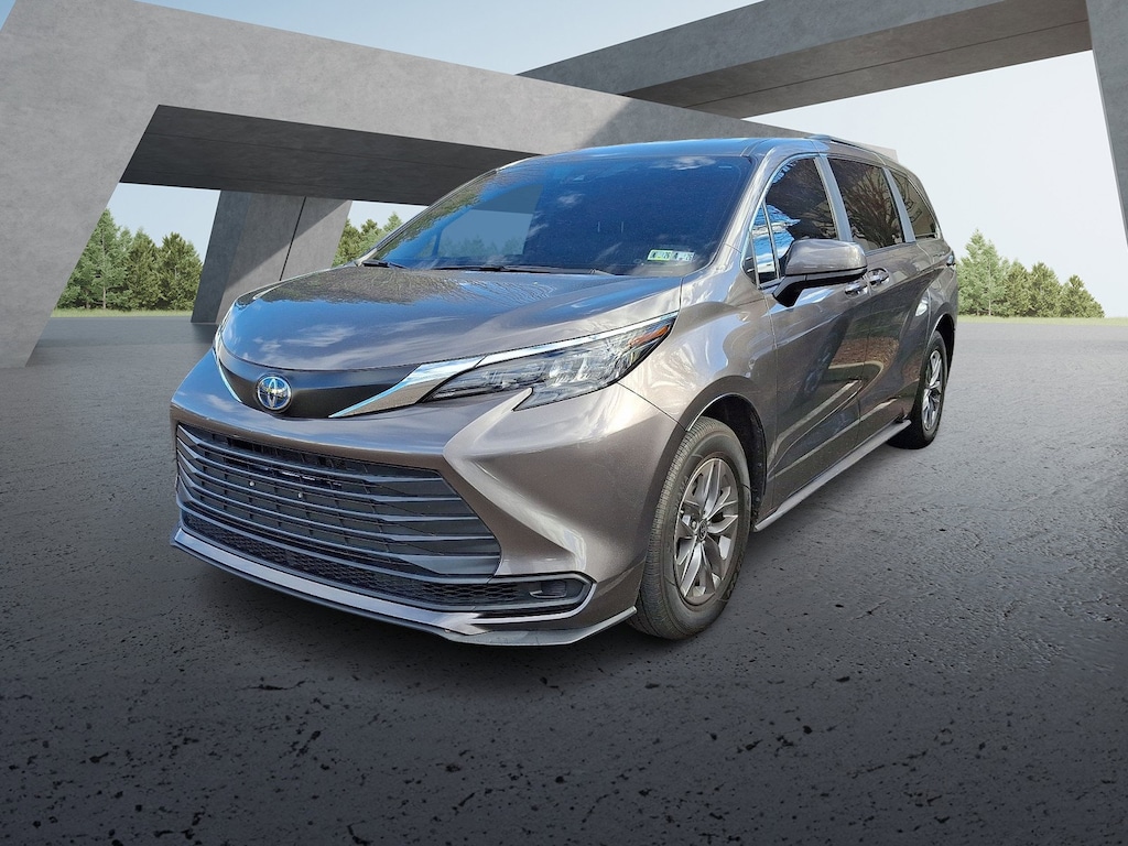 Certified 2024 Toyota Sienna LE Minivan
