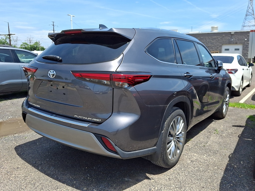 Used 2023 Toyota Highlander Platinum Sport Utility