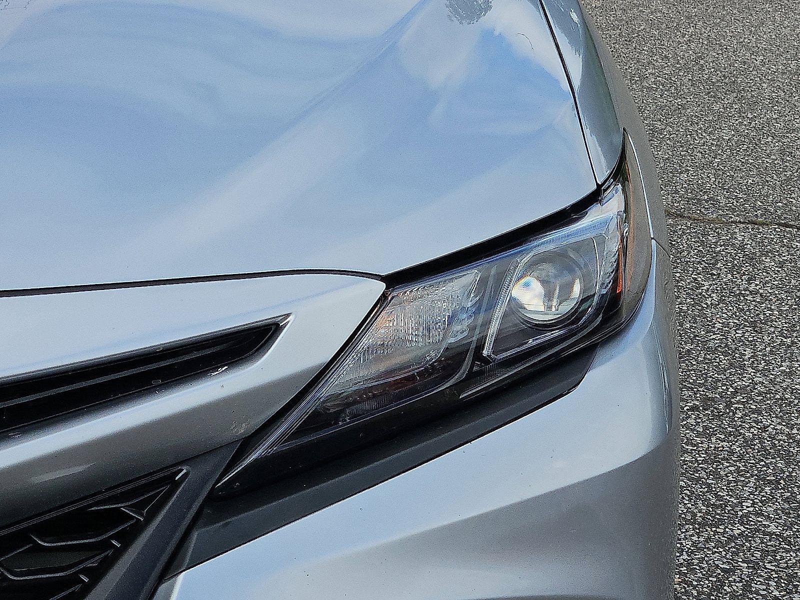 2023 Toyota Camry SE - Photo 9