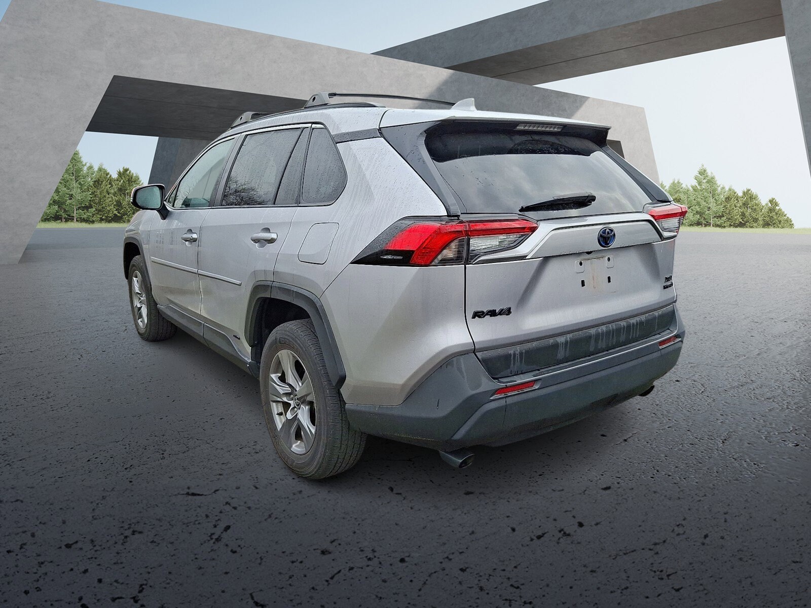 2022 Toyota RAV4 Hybrid XLE Sport photo 2