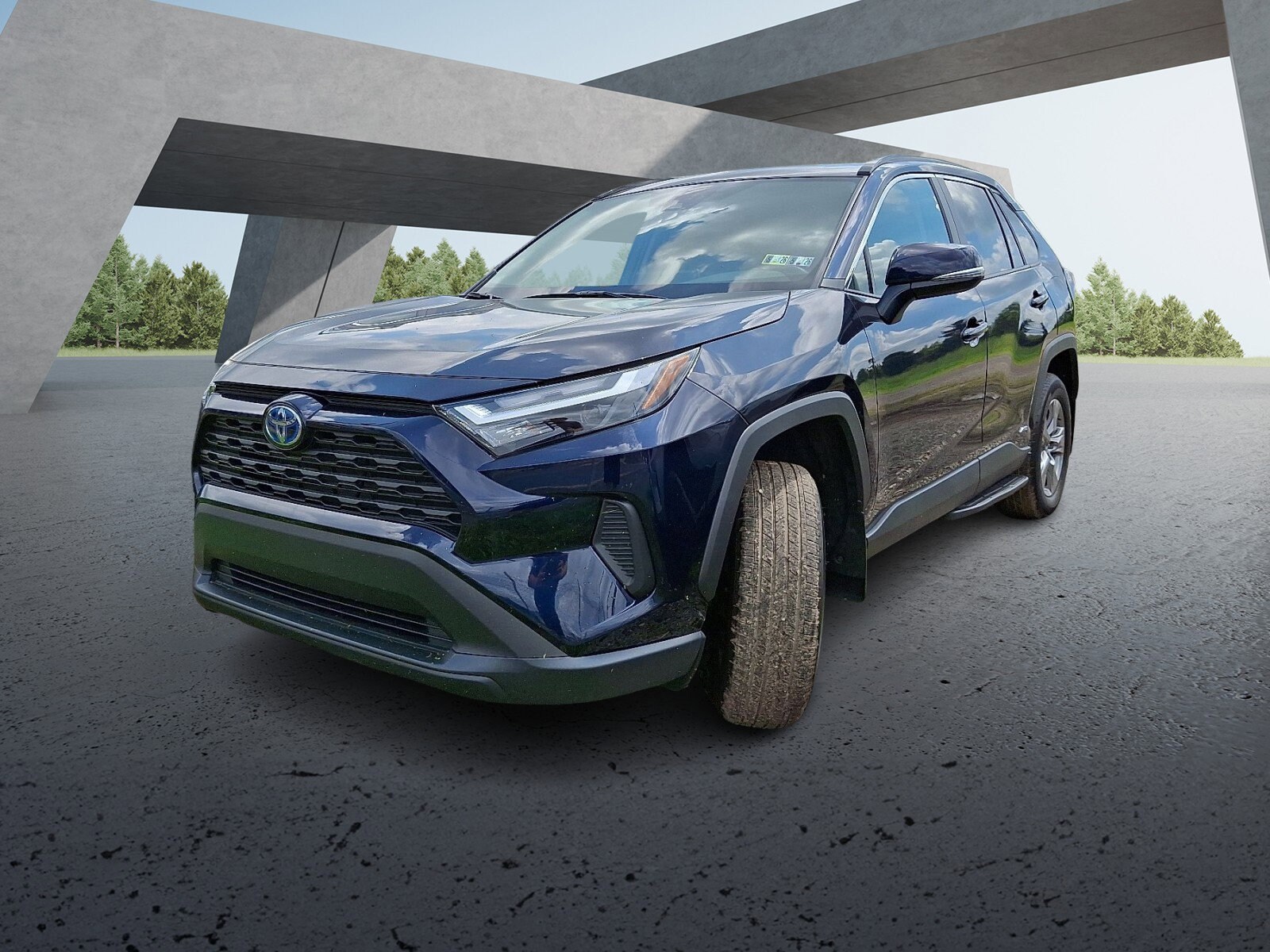 2024 Toyota RAV4 Hybrid XLE photo 2