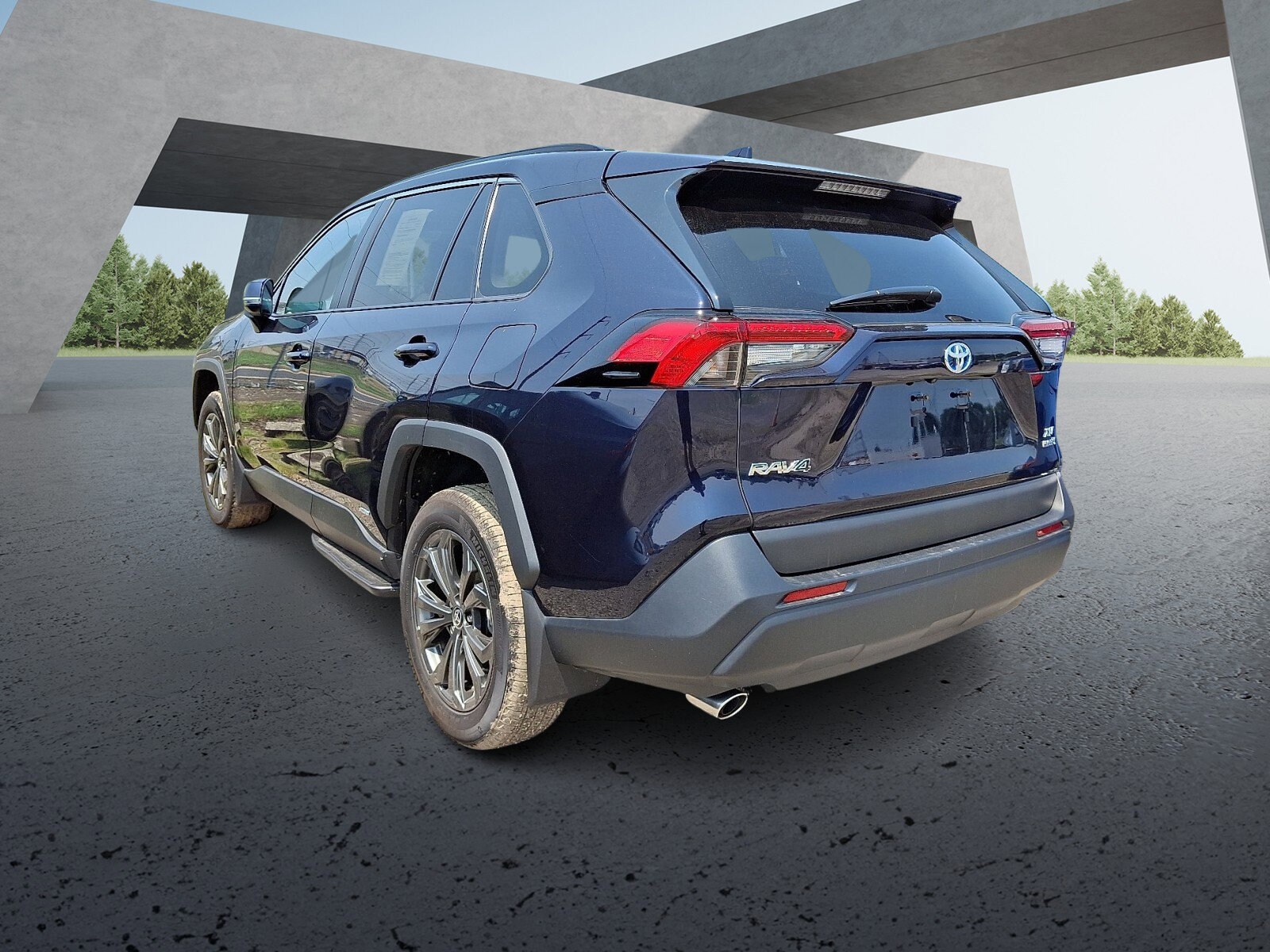 2024 Toyota RAV4 Hybrid XLE Premium photo 2