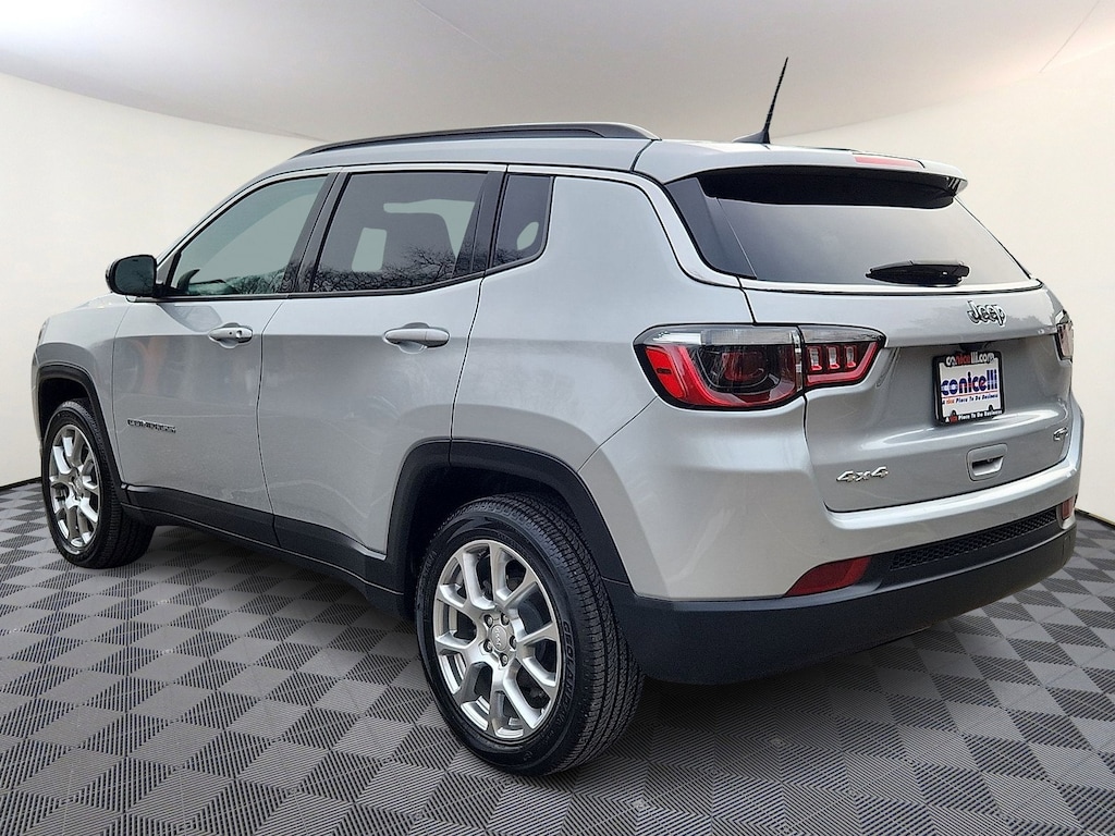 Used 2024 Jeep Compass Latitude Lux SUV