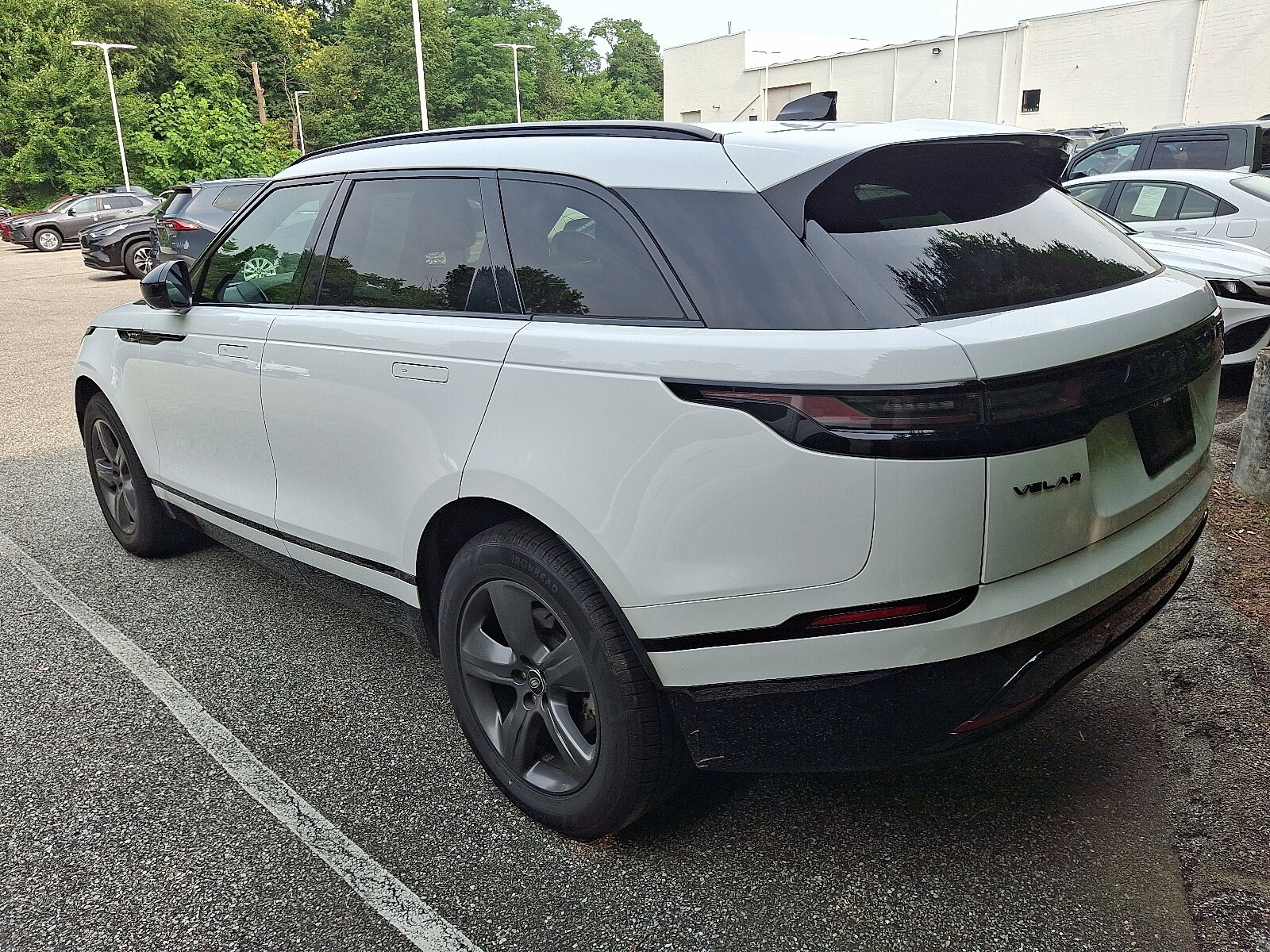 2025 Land Rover Range Rover Velar P250 Dynamic SE photo 3