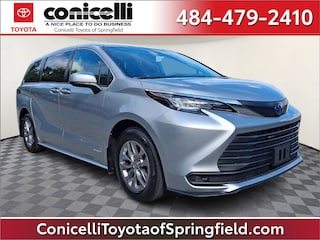 2021 Toyota Sienna LE 8 Passenger Van