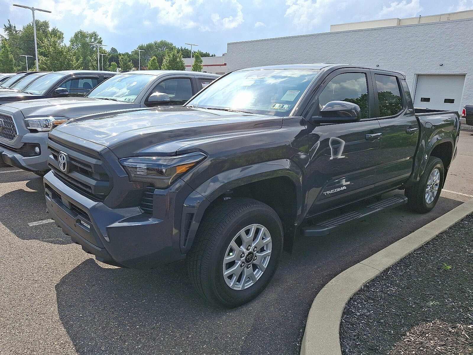 2024 Toyota Tacoma SR5 4x4 photo 2