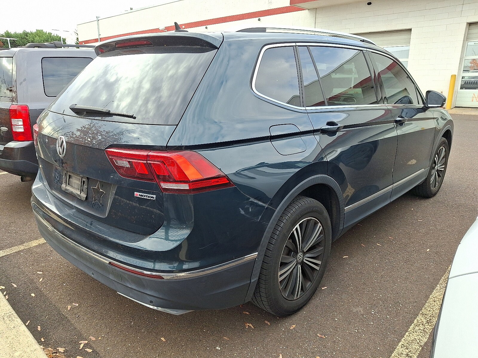 2019 Volkswagen Tiguan SEL photo 4