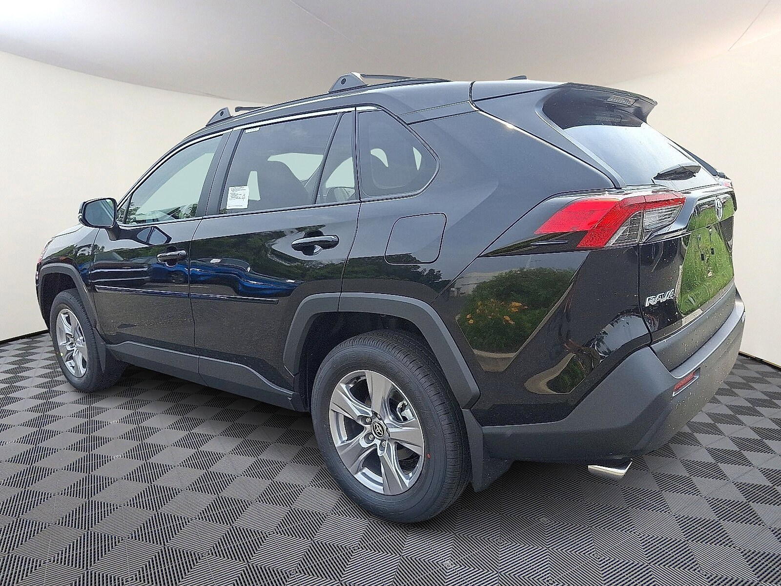 2025 Toyota RAV4 XLE photo 2