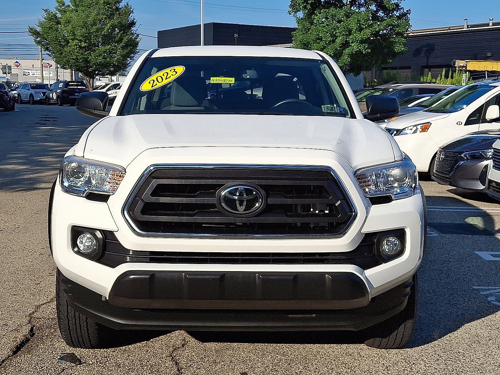 2023 Toyota Tacoma SR5 V6 photo 2