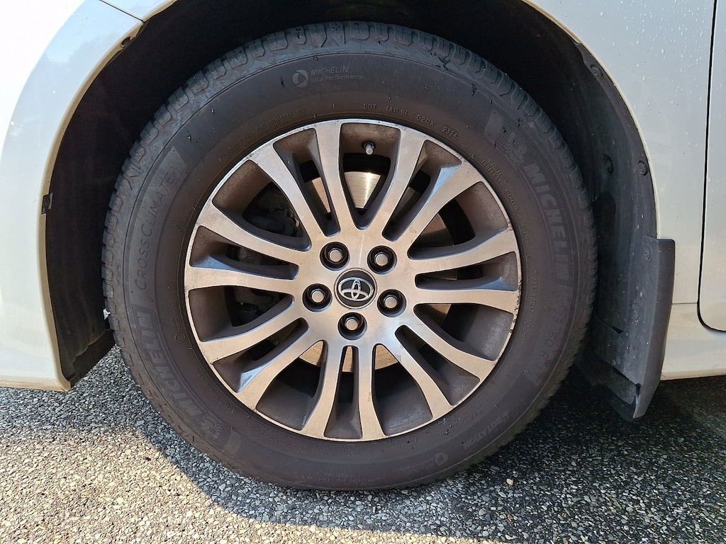 Used 2018 Toyota Sienna XLE 8 Passenger Van Passenger Van